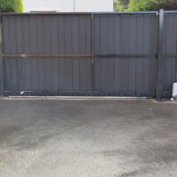Electric sliding gate