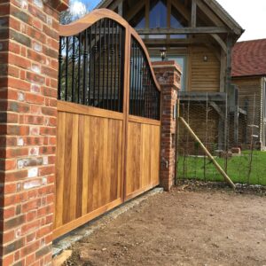 Hardwood Electric Gates Newbury
