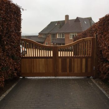 Electric gates in Hungerford