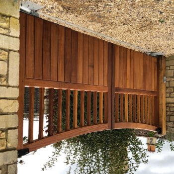 Electric wooden gates