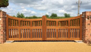 Electric timber gate